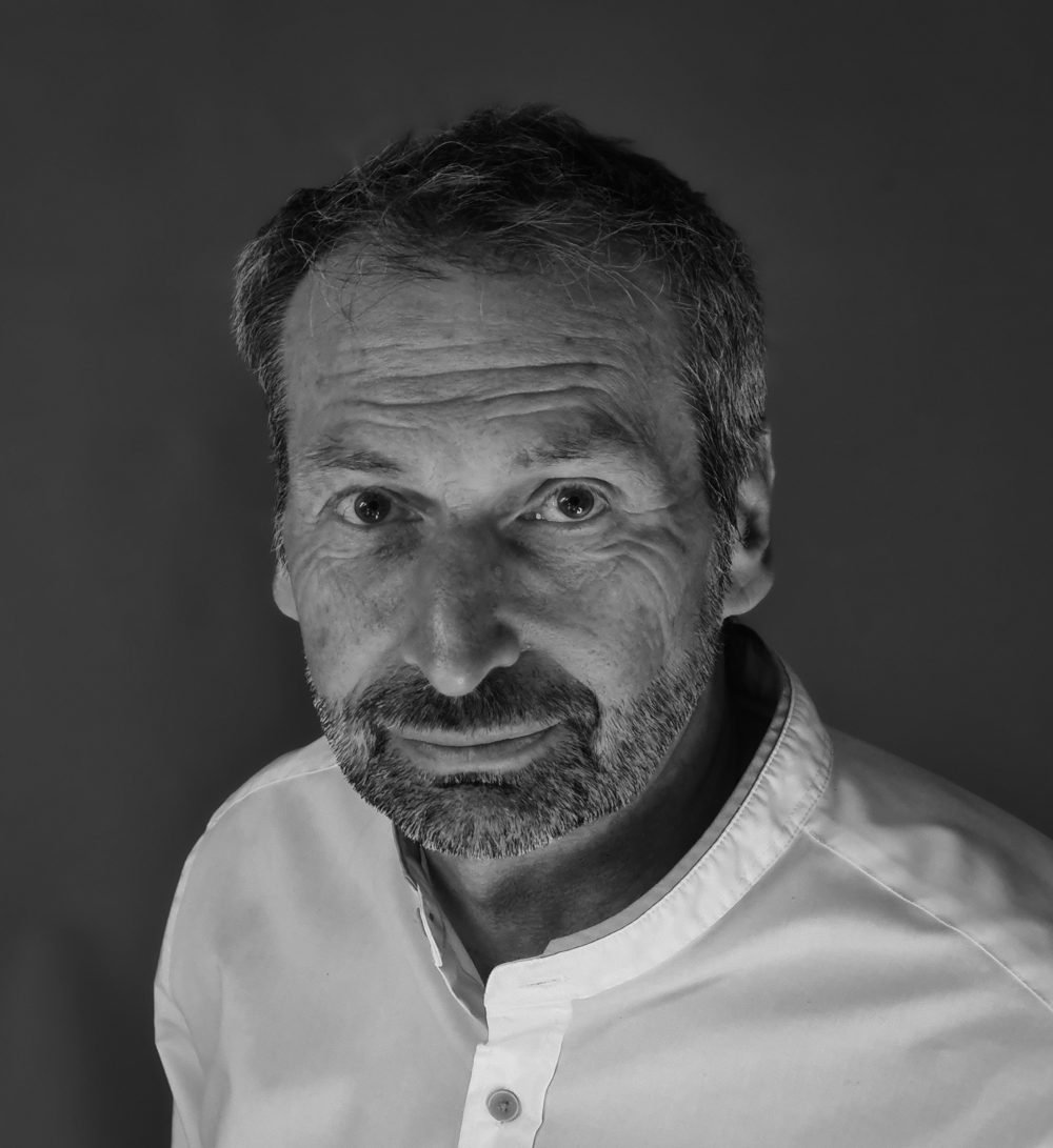 Profilbild des Geschäftsführers der OMNI Inform-Pro GmbH Thomas Holzer